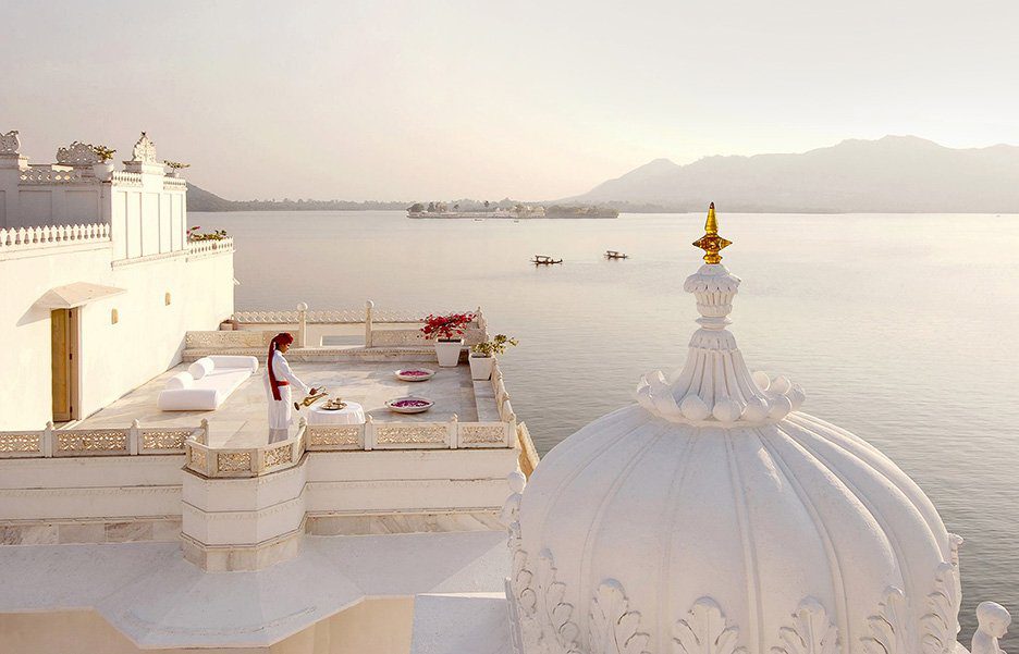 Overlooking the enchanting jag mandir, on another island in the same pichola lake, stands an even more picturesque – the taj lake palace hotel, udaipur.