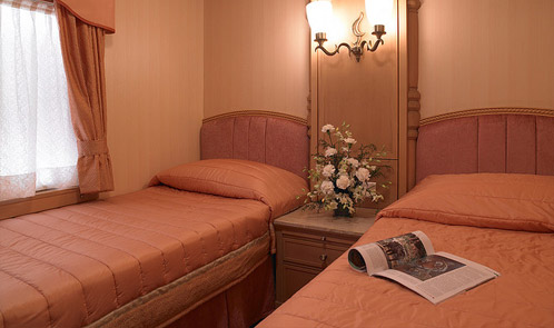 Journey Across South India In The Luxurious Golden Chariot 2 Golden chariot02