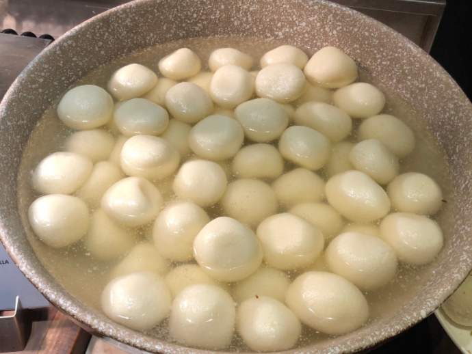 Savour The Flavour Of Bengal At The Kolkata Food Festival At Novotel New Delhi Aerocity 6 Bengali rasgulla
