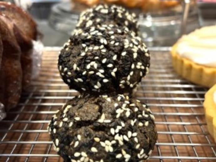 A Vegetarian'S Sydney Diary 4 Black sesame balls with hot chocolate from boon cafe.