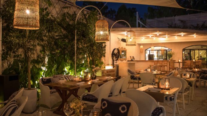 The White-Walled Wonderful Olive Cafe &Amp; Bar Comes To Chandigarh 3 A night at chandigarh olive is illuminated by a candle lit vibe.