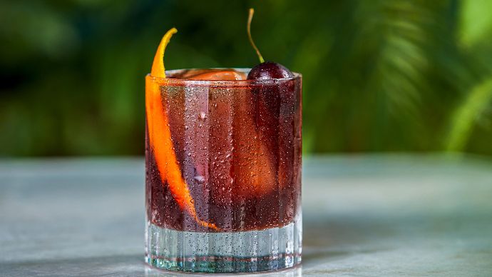 Know Your Negroni: What Do You Mean When You Say ‘Riff Your Negroni’? 2 A classic version of the negroni is always going to be a gin-based drink.