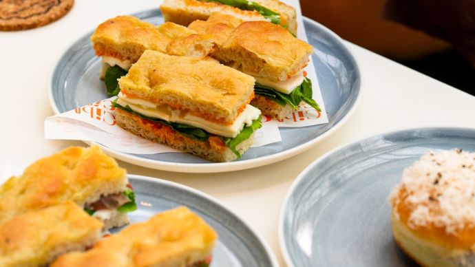 The tramezzino con mozzarella and tramezzino con prosciutto.