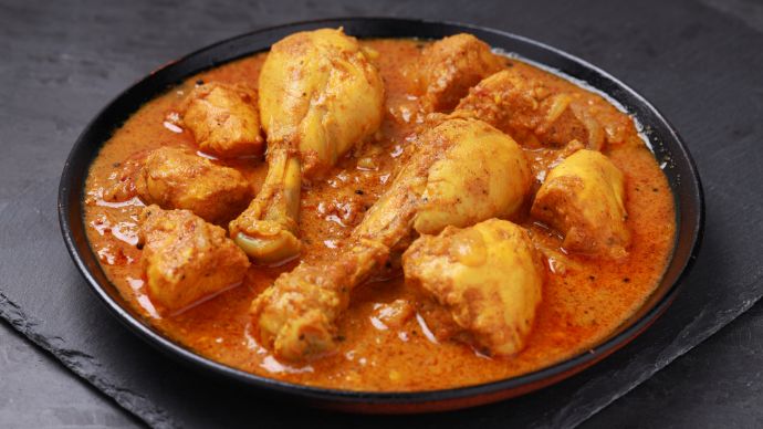 If you're looking to switch things up a bit, give this chicken curry a chance this onam.