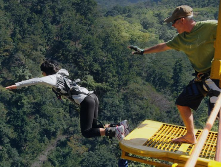 Bungee jumping in rishikesh
