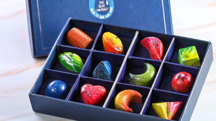 Centre-filled bonbons by the blue gourmet.