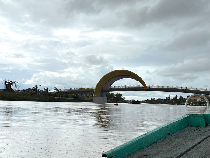 24 Hours In Vietnam: Of Scenic Beaches, Meandering Rivers, And Resilient Women 7 Thu bon river in vietnam