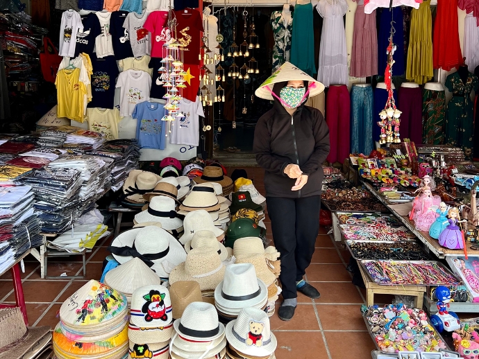 24 Hours In Vietnam: Of Scenic Beaches, Meandering Rivers, And Resilient Women 6 Hoi an shop