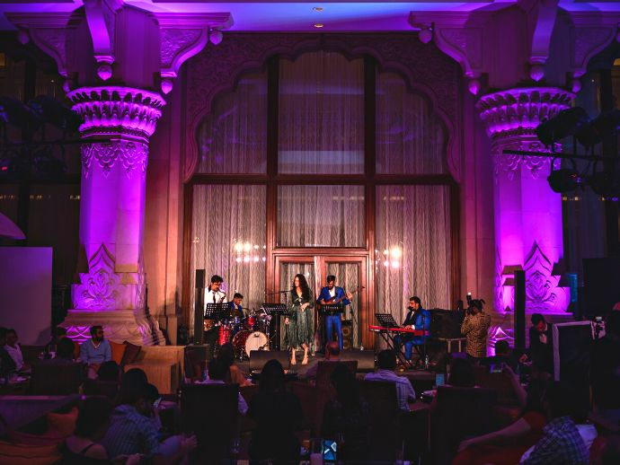 Traveldine Jazz Nights Sparkle Under The Stars At The Leela Palace Bengaluru’s Library Bar 1 Bengaluru, jazz
