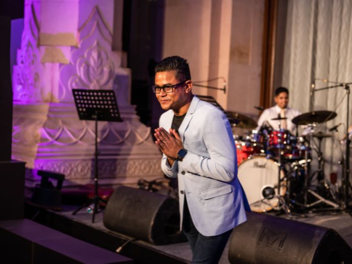 Traveldine Jazz Nights Sparkle Under The Stars At The Leela Palace Bengaluru’s Library Bar 4 Bengaluru, jazz