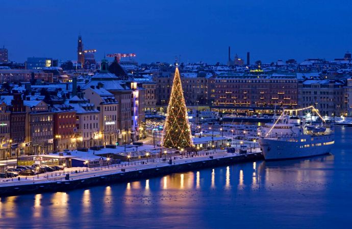 Be Dazzled By Christmas Cheer In These 5 Fab Spots! 3 Christmas, lights