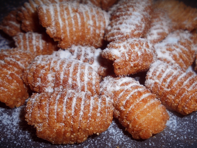 Christmas Confections: 15 Traditional Desserts From Goa 12 Go christmas kulkuls