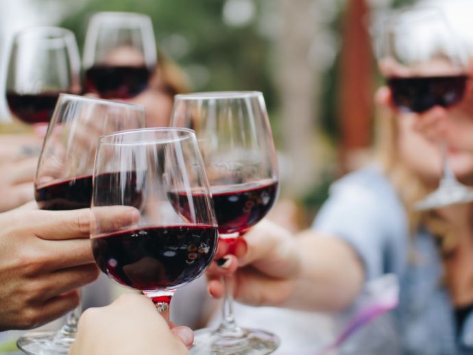 New Year’s Calling: Expert Tips On Exciting Food And Wine Pairings You Must Try 5 Experts share their favourite red wine and food pairing. Image: unsplash.