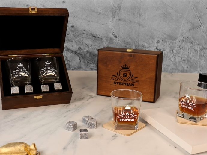 12 Christmas Gifts For The Ultimate Whisky Enthusiast 2 Whisky decanter set